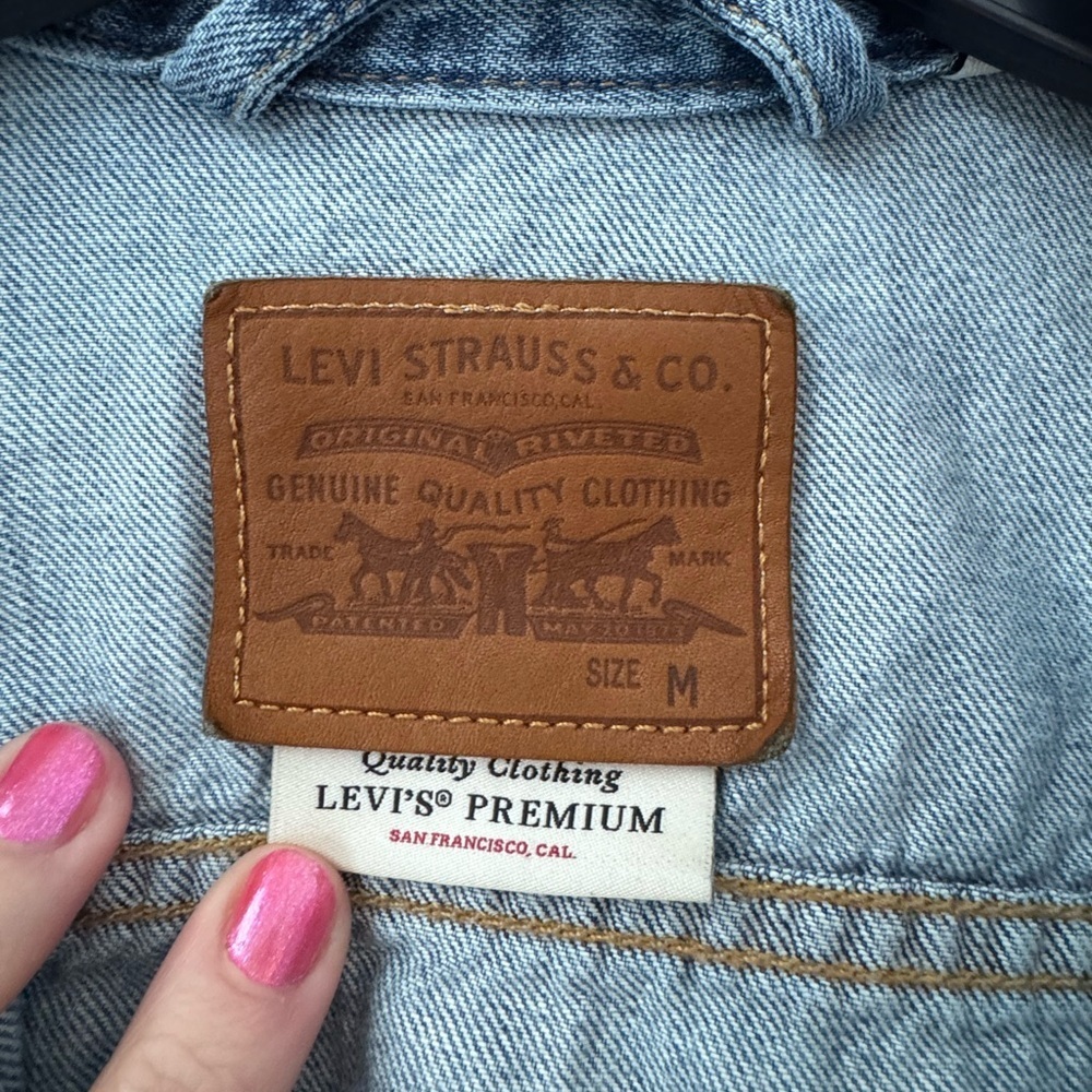 Levi's Classic Blue Jean Jacket Women’s Size M - Picture 3 of 4